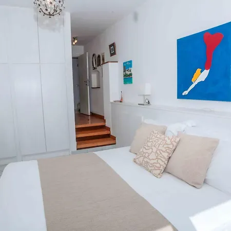 Luxury Beachfront Kaleidos Villa *